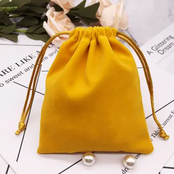 50pcs Personalizado amarelo veludo saco pequeno de tração da corda para coletar jóias de texto, jogar embrulho de compras, sacos para boutique